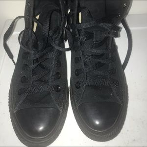 Men’s Black Hightop Converse Size 7/ Women size 9